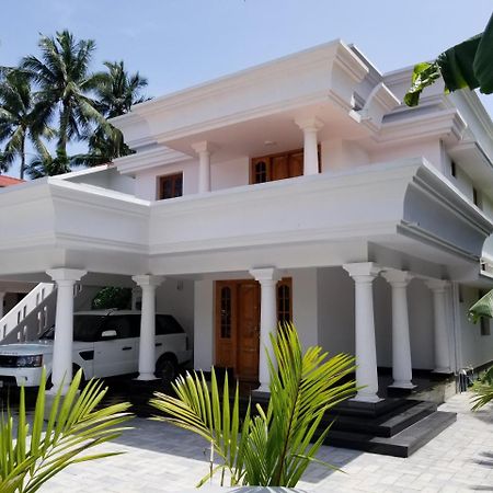 Luxury Villas of Guruvāyūr Extérieur photo
